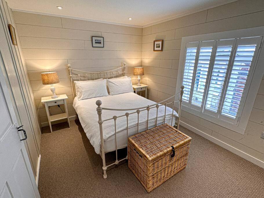 Stylish 3Br Cowes Cottage Close To The Waterfront Экстерьер фото