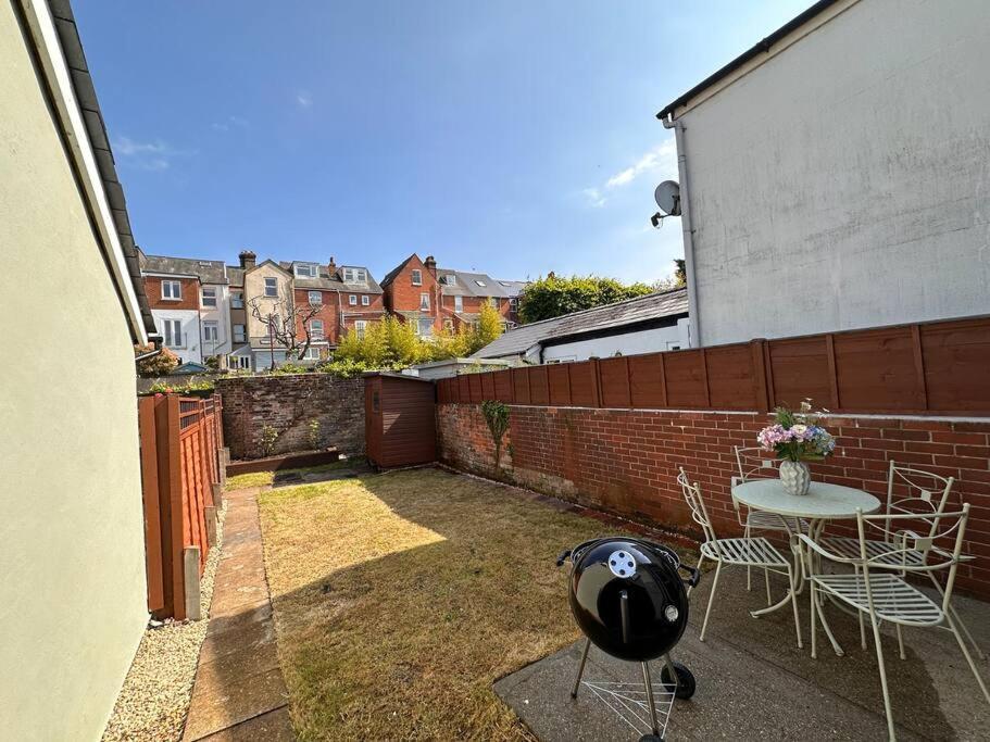 Stylish 3Br Cowes Cottage Close To The Waterfront Экстерьер фото