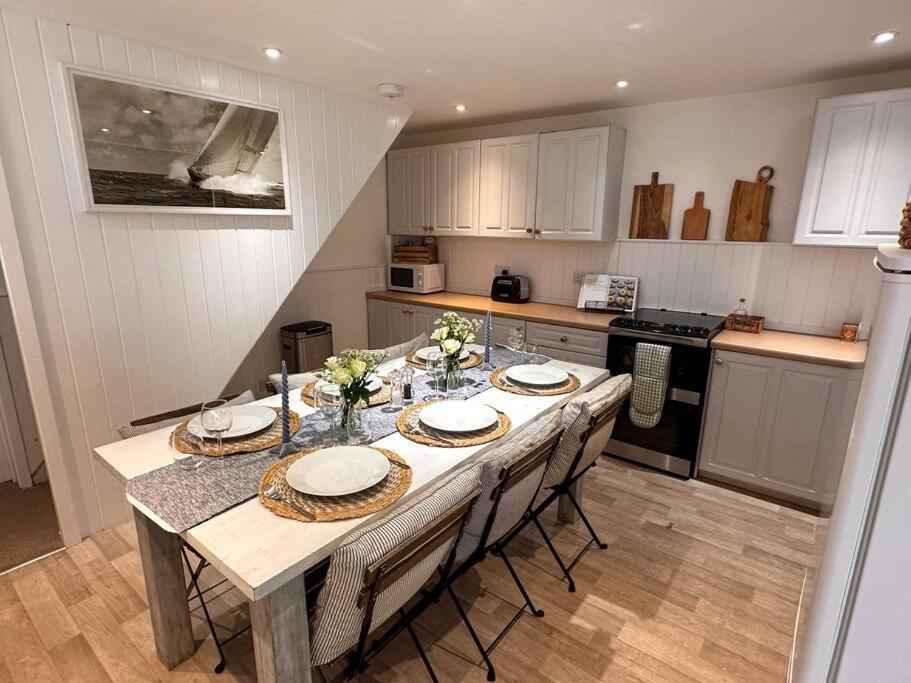 Stylish 3Br Cowes Cottage Close To The Waterfront Экстерьер фото