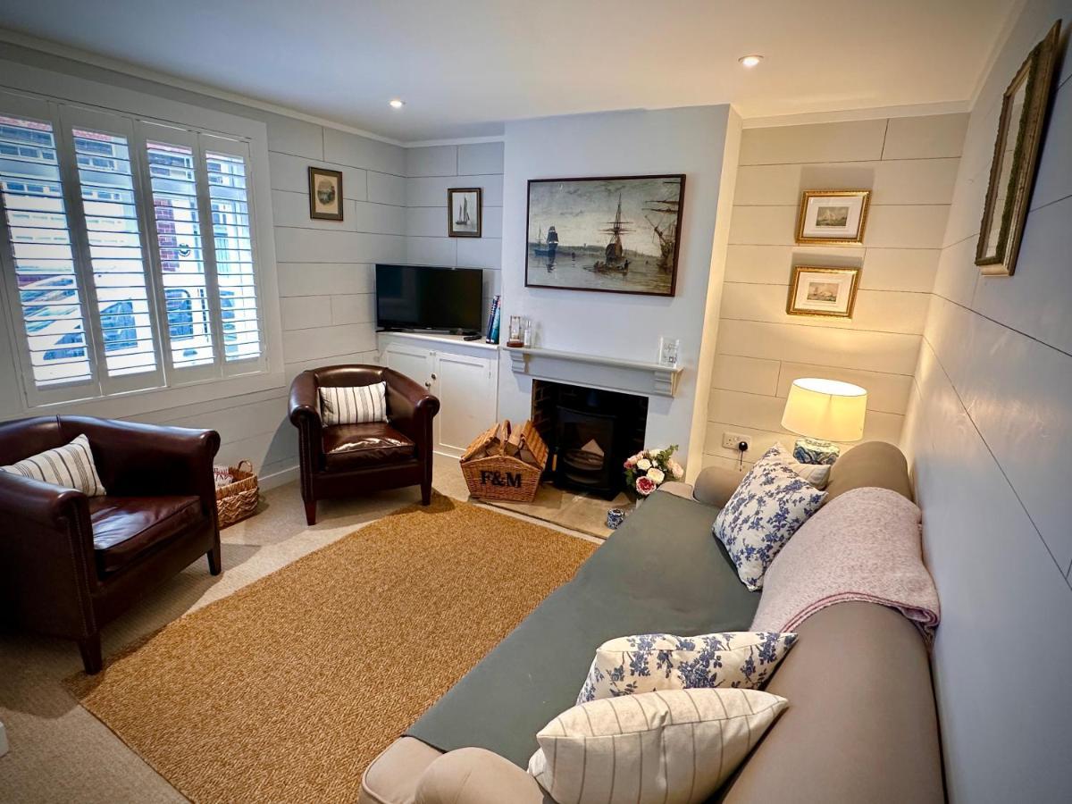 Stylish 3Br Cowes Cottage Close To The Waterfront Экстерьер фото